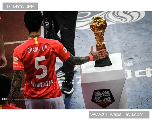 中超决赛恒大与苏宁激战正酣谁能夺得冠军荣耀的巅峰对决 中超决赛恒大与苏宁激战正酣谁能夺得冠军荣耀的巅峰对决